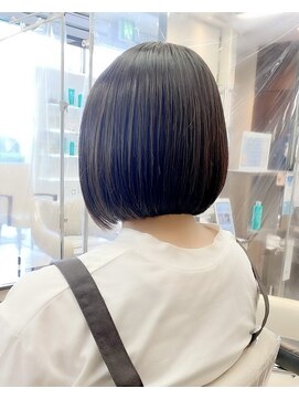 アッシュ 横浜西口店(Ash) 乾かすだけで内巻きに！ぱっつんボブ