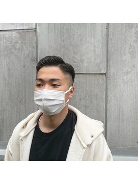 アリエッタ(aRietta) 七三分けバーバーヘア　フェードカット