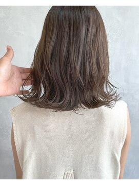 キチ(kichi.) [kichi.] ミディアム×くすみベージュ