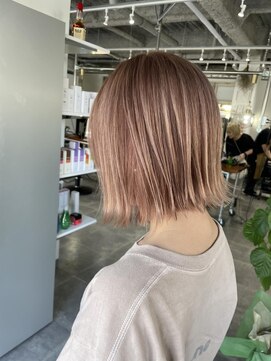 ホリー(HOLLY) ピンクベージュボブ