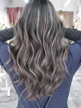 マリアナ(Mariana) ハイライトショートヘアレイヤーカットダブルカラー