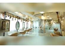 ▼内観にもこだわり▼ 広い空間でフレンチアンティークの内装★