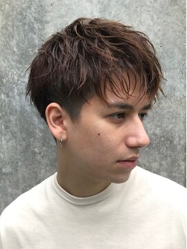 テン 心斎橋(tenn.) ツーブロックマッシュショートレイヤースパイキーショートヘア