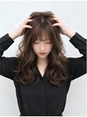 柔らかく揺れるフェミニンロング
