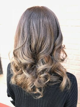 美容室メデューサ都府楼店 大人のグラデーションカラー