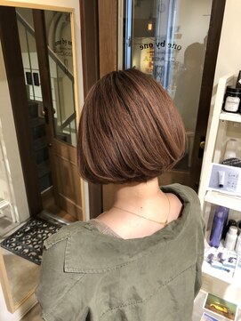 ワンバイワンクラッカ(one by one CLACCA) ピンクブラウン×ラウンドボブ