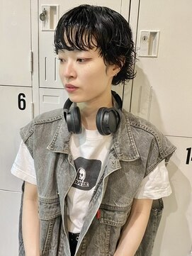 ミー(me.) ウルフパーマ＋黒髪