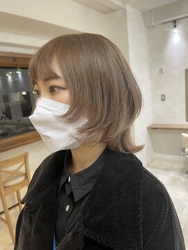 イル(iLu.) ウルフベージュ/ウルフカット/マッシュウルフ/ミルクティー