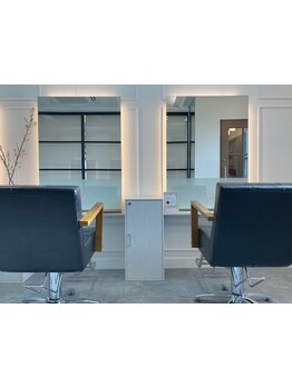 女性のお客様のためのプライベートサロン＊1人のスタイリストが丁寧にお仕上げまでの全工程を担当します◎