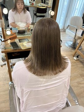 テトラ バイ ネオリーブ 横浜西口店(tetra by neolive) くすみベージュ ケアブリーチ1回 切りっぱなし 艶髪横浜★