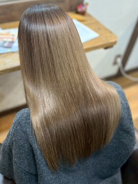 ミツバ(3tuba) 縮毛矯正 美髪ストレート ミルクティーカラー 艶髪ロング 20代