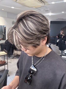 メンズサロン キング 高槻店(Men’s salon K!ng) フェザーショートアップバングセンターパートメンズハイライト