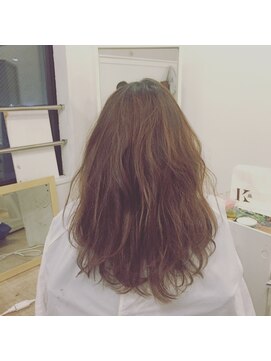 カタチヘアー(HAIR) 。。。。。。。。。素直な子。。。ロングのカタチ。。。。。。。