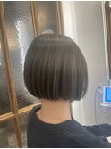 切りっぱグレージュミニボブ