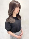 たぷんっと"くびれヘア"グレージュカラー