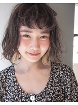 コス(kos) 大人可愛い/レイヤーロング/グレーベージュ/前髪パーマ/二子玉川