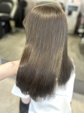 エルバイラビス 大宮(elu by lovis) 《Kanna》/ブリーチなし/カラーオンカラー/オリーブグレージュ