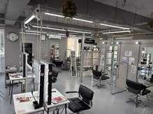 サロンティティ(salon titi)の雰囲気（シンプルな内装で雰囲気が良いです♪）