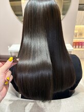 髪質改善でつくる、誰もが憧れる透けツヤのこなれヘアへ。
