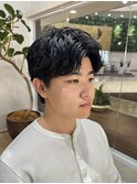 黒髪ショートセンターパートフェザーパーマ