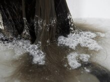 ナノバブルで毛穴周辺の汚れをスッキリ洗浄し、頭皮環境を整える