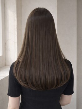 ロマリア ヒルズ 表参道 原宿(Lomalia HILLS)の写真/【縮毛矯正/ミディアムレイヤー】大人女性のための、柔らかさと品を纏うミディアム・ロングヘア[表参道]