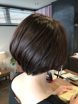 イール(eel) 大人グラデーションボブ。