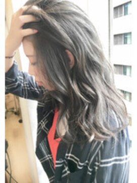 ランプ ヘアー(lamp hair) 【lamp池袋】アッシュグレー、ミディアムレイヤー