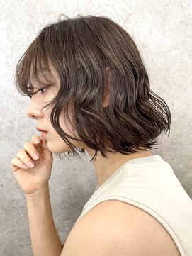 サンク 原宿 表参道(cinq) グレージュ外ハネ切りっぱなしボブ　韓国ブリーチなし前髪