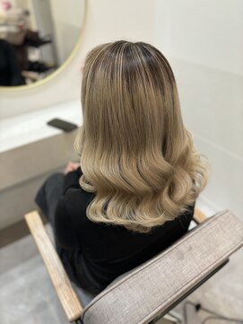 ラビス クローバー(Lovis clover) 黒髪カタログ　グレーベージュ　レイヤーロング