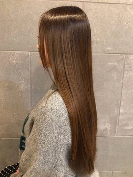 ディスコネクト(DISCO-N-NECT) 艶々　ロング　ローレイヤー　ストレート　髪質改善　ベージュ