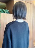 毛先にラインを感じさせるシンプルなボブ/ニュアンスカラー