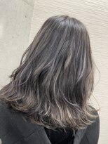 ニーゼロゼロナナ(2007)&nbsp;グレージュカラー