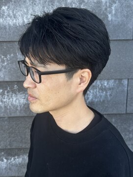 ヒュイル バイ ニアウ(Hwyl by Niau) メンズマッシュセンターパートニュアンスパーマ刈り上げ