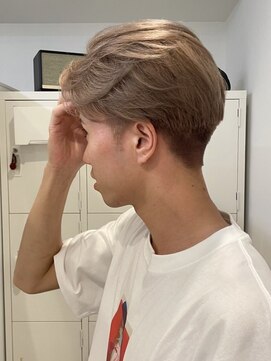 エイチ メンズ(H) センター分けメンズ七三分け髪型ショートサーフカールパーマ