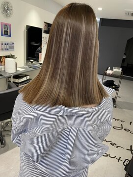キング 心斎橋店(K!ng) ハイライトカラーミルクティーベージュレイヤーカット