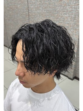 Dominion BarberShop【ドミニオンバーバーショップ】【9月中旬 NEW OPEN（予定）】 センターパート×大人の緩め縦落ちパーマ