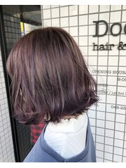 パールアッシュ×パープルハイライト×切りっぱなしボブ