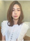 ミルクティーベージュ×外ハネミディアム×かきあげバング