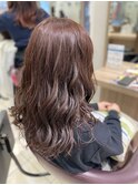 ピンクベージュ