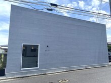ブレント(blent)の雰囲気（シンプルなグレーの外壁にくり抜かれたような窓がアクセントに◎）