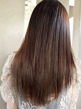 リプレイス(re place)の写真/豊富な知識×最新の技術×こだわりの薬剤で、ダメージレスかつ柔らかく自然なストレートを実現◎