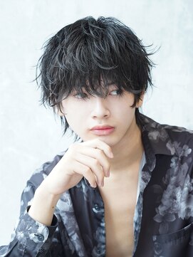 アルファ 新宿(alpha) フェザーパーマ/ブルーブラック/刈り上げセンターパート[新宿]