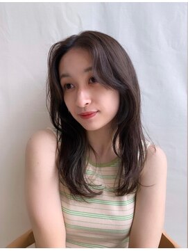 コア 新宿(CORE) ミディアムレイヤー／ロングレイヤー／カシスブラウン