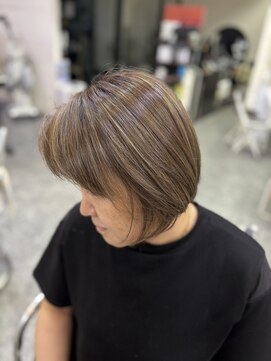 サロンイズディス(Salon is this) 白髪ぼかしハイライト