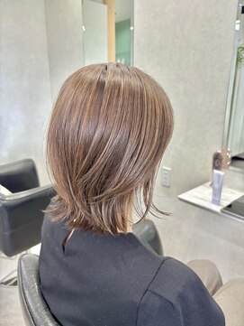 ミツボシ 本八幡(MITSUBOSHI) イメチェン/ホワイトグレージュ/美髪/細めハイライト[本八幡]