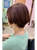 凛とした美しさを纏うショートボブ×大人可愛いデザインカラー