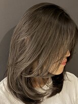 ゼネ(Zene)&nbsp;表面ブリーチ×レイヤーグレージュ