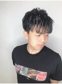 スーツ短髪ツーブロック束感モテる黒髪シークレットパーマ流行