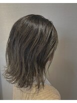 リリ(Liri material care salon by JAPAN)&nbsp;ハイライトを活かしたグレージュカラー